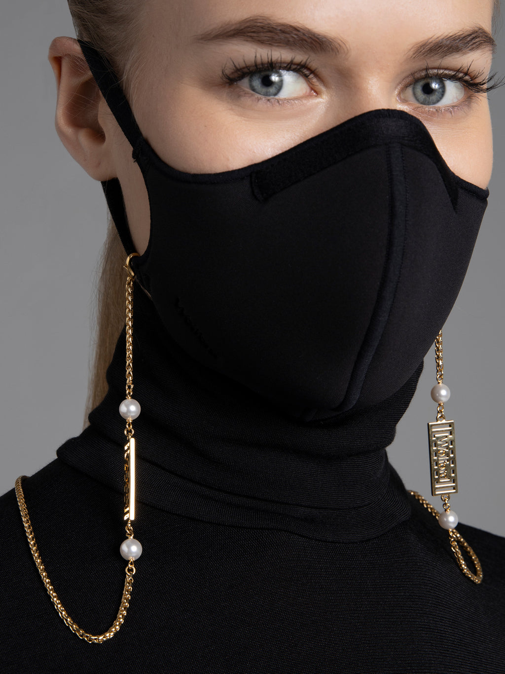 Wolford Multitasking Pearl Logo Mask Chain